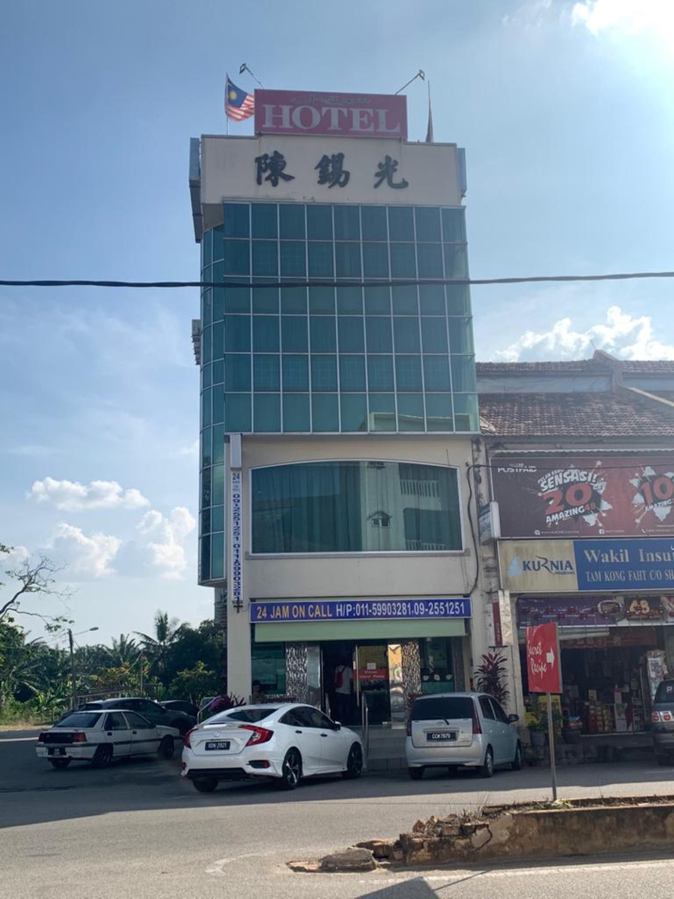 OYO 89877 Sun Triang Hotel Kampong Kerayong Bagian luar foto