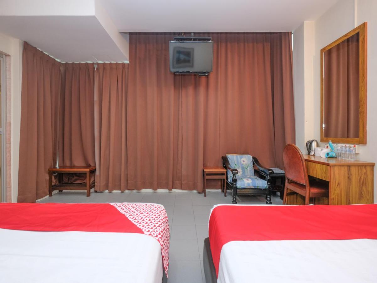 OYO 89877 Sun Triang Hotel Kampong Kerayong Bagian luar foto