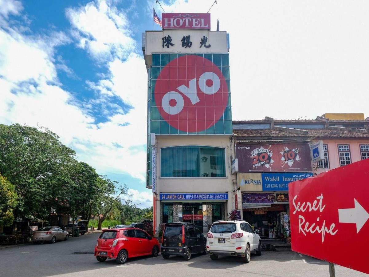 OYO 89877 Sun Triang Hotel Kampong Kerayong Bagian luar foto